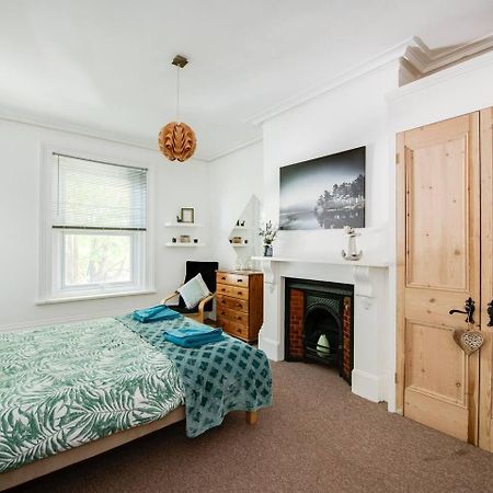 Family Friendly Flat Just Minutes From The Beach! พอร์ตสมัธ ภายนอก รูปภาพ