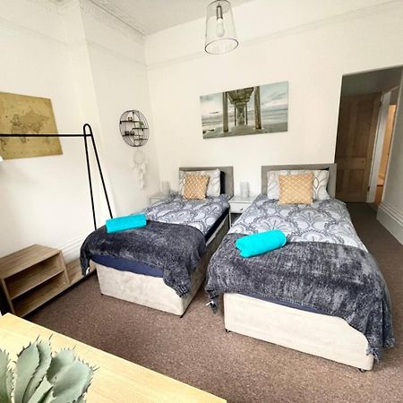 Family Friendly Flat Just Minutes From The Beach! พอร์ตสมัธ ภายนอก รูปภาพ