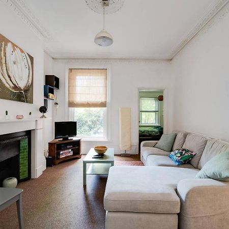 Family Friendly Flat Just Minutes From The Beach! พอร์ตสมัธ ภายนอก รูปภาพ