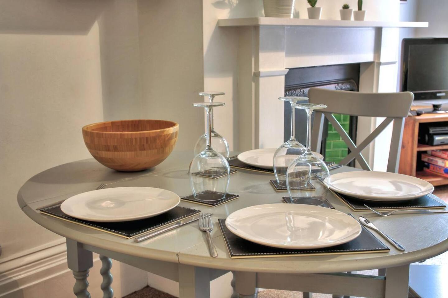Family Friendly Flat Just Minutes From The Beach! พอร์ตสมัธ ภายนอก รูปภาพ
