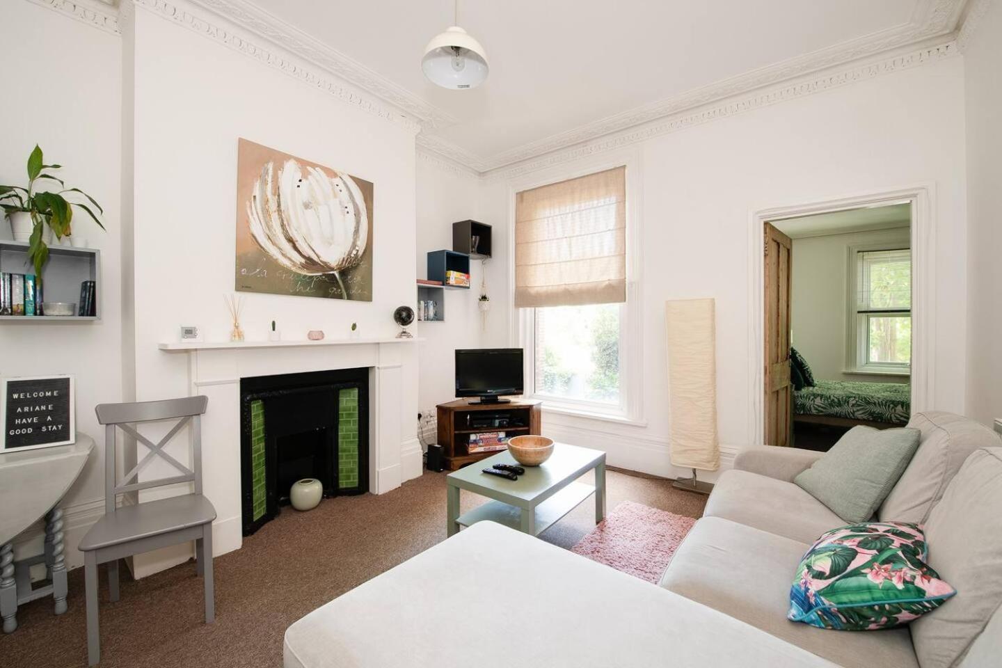Family Friendly Flat Just Minutes From The Beach! พอร์ตสมัธ ภายนอก รูปภาพ