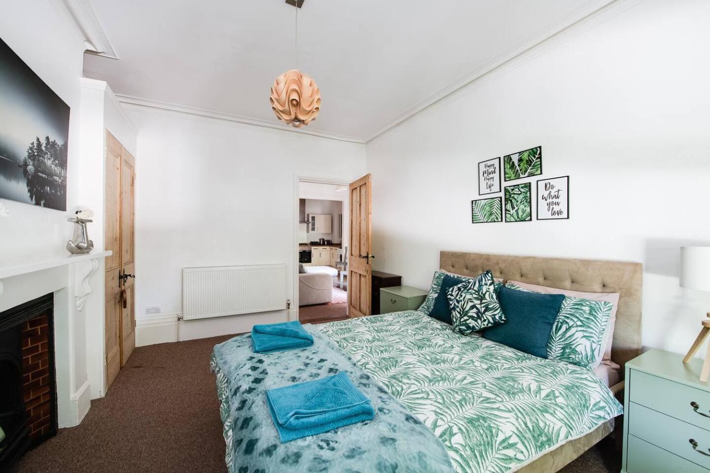 Family Friendly Flat Just Minutes From The Beach! พอร์ตสมัธ ภายนอก รูปภาพ