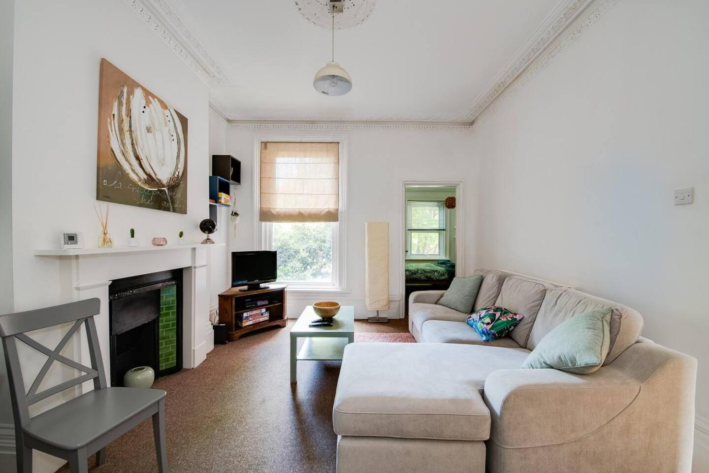 Family Friendly Flat Just Minutes From The Beach! พอร์ตสมัธ ภายนอก รูปภาพ