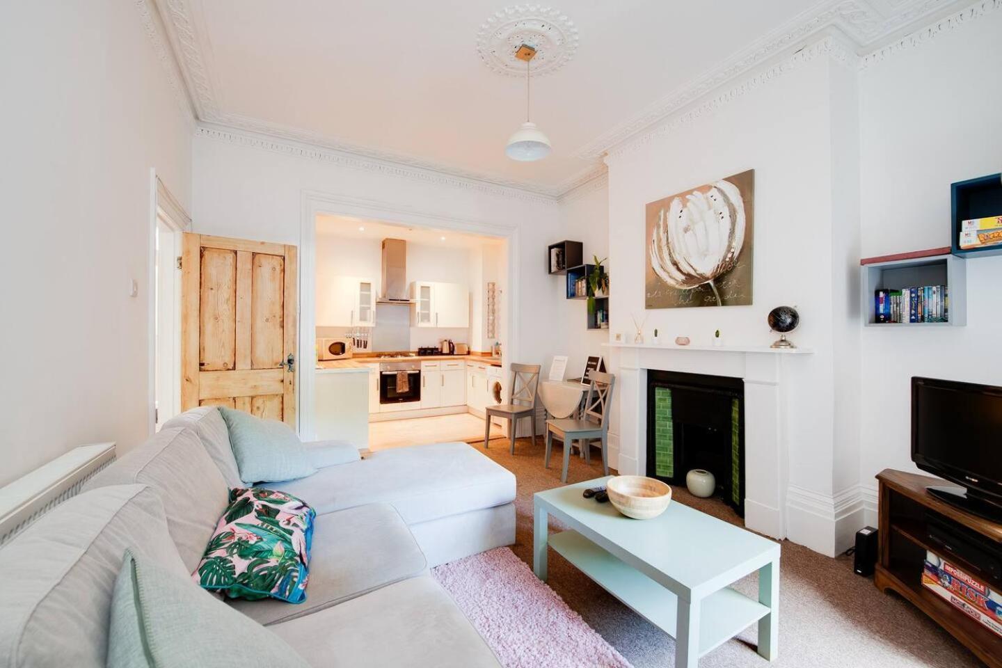 Family Friendly Flat Just Minutes From The Beach! พอร์ตสมัธ ภายนอก รูปภาพ